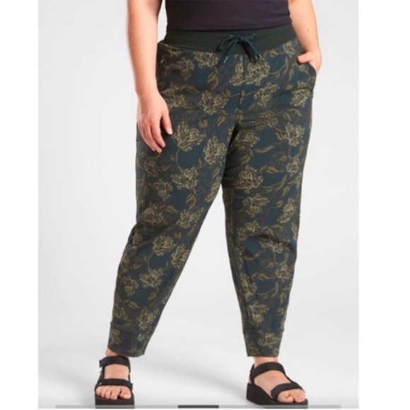 Athleta Trekkie North Printed Jogger Size 2X In Firma Floral Olive - Picture 1 of 14